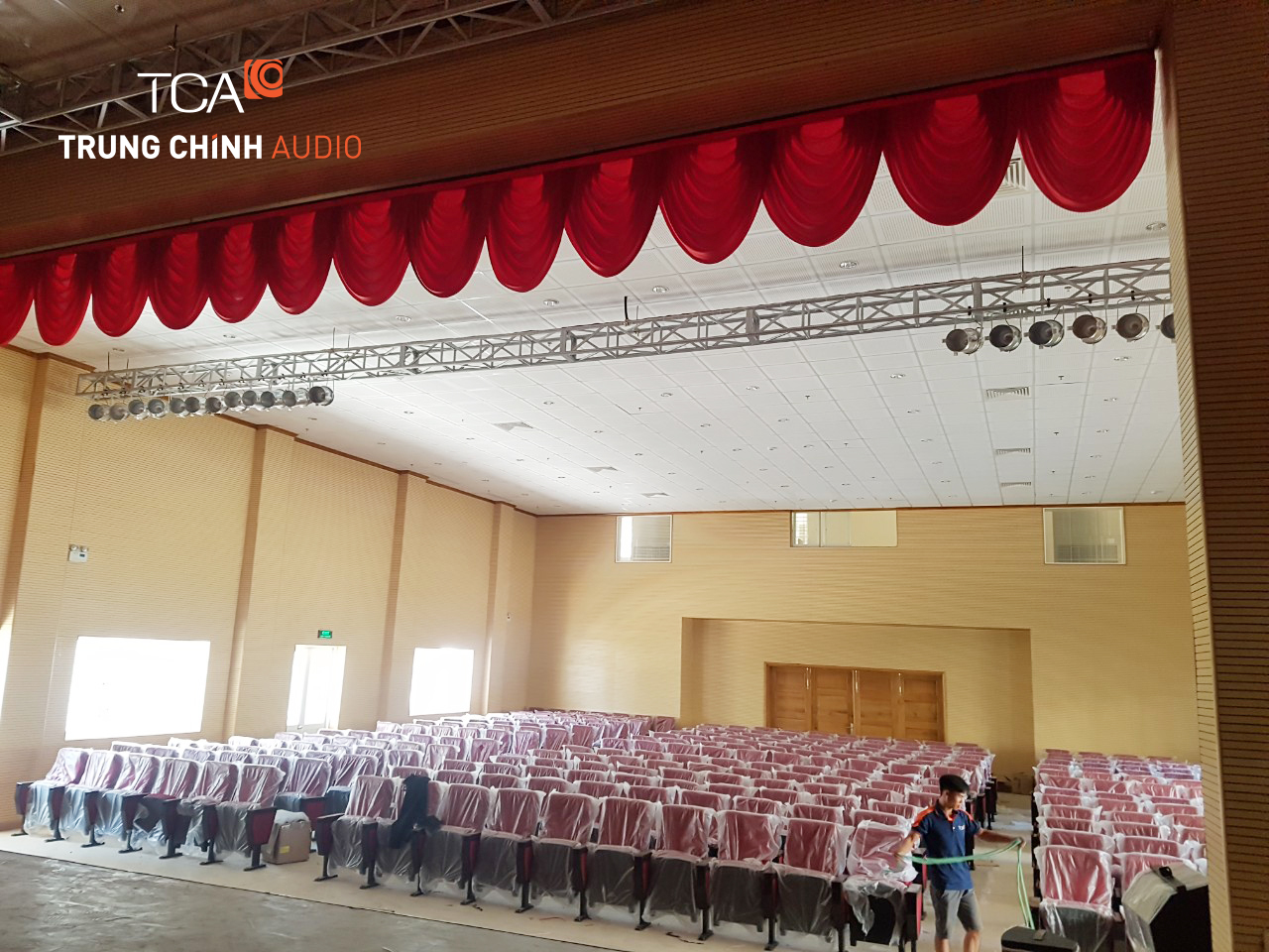 Lắp đặt hệ thống âm thanh ánh sáng dành cho hội trường nhà văn hóa giá rẻ nhất tại Hà Nội