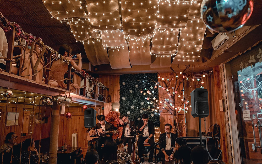 Loa Electro-Voice EVIVA tại quán cà phê Acoustic